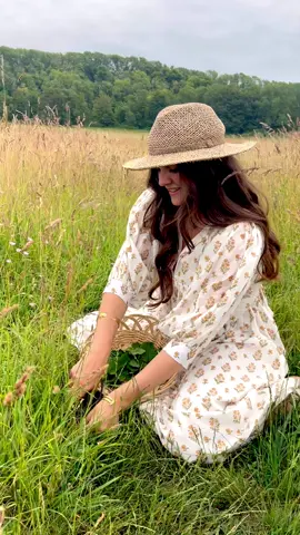 Join me for a foraging retreat in the mountains of Tuscany! 🥹 A truly life affirming weekend for lovers of the wild from 3rd - 6th May! ✨ You can find more information in my bio #foraging #community #retreat 