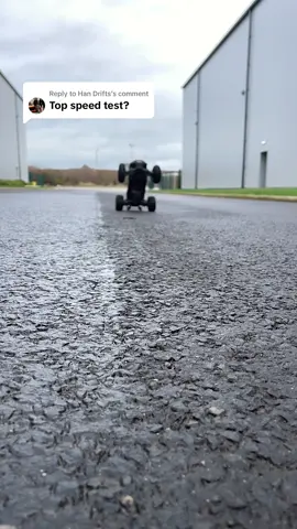 Replying to @Han Drifts Testing the top speed of the Rlaarlo Omni Terminator. This was using the standard 3s lipo included with the car. 