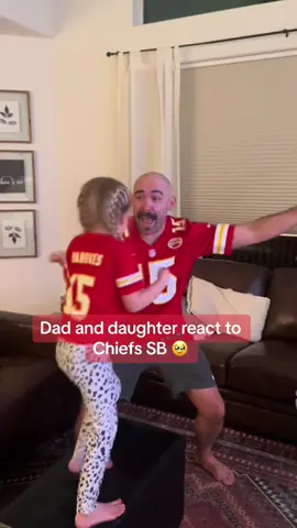 wholesome reaction ❤️ (via @Sdillon1387) #kansascitychiefs #nfl #SuperBowl