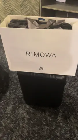 #RIMOWA#キャリーケース #海外旅行 #おしゃれ #かっこいい #国内旅行 #海外 #便利グッズ #トラベル #fyp #おすすめ 