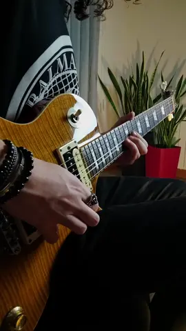 November Rain - @Guns N’ Roses 🥀🎩 #gunsnroses #slash #gnfnr #axlrose #guitar #guitarcover #guitarist #guitarsolo #guitartok 