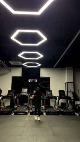 💯💪What’s more terrifying than failure is that you don’t even have the courage to try #skipping  #warmup #villain #gymmotivation #motivation #gymaesthetics #gym 