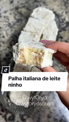 ✨PALHA ITALIANA DE LEITE NINHO DE 3 INGREDIENTES✨ Usei a receita dobrada 📌 1 caixinha de leite condensado, 1 caixinha de creme de leite, 3 colheres de leite em pó, 1 pacote de bolacha de maizena 🤍  Tamanho da forma: 26X17X4,5 📌 Gostou da receita? Então já aproveita e marca o @ de quem  vai fazer pra você! 🍰 E já aproveita e me segue pra não perder nenhuma receita maravilhosa 💖😋