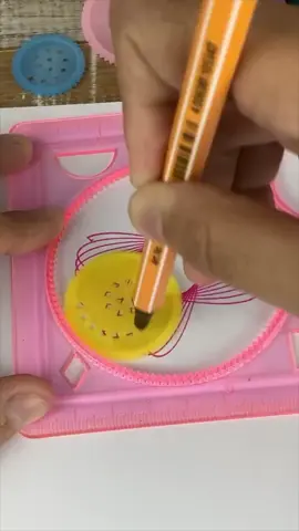 Você lembra desse produto?!😍 Para quem já conhece, desbloqueia uma memória afetiva né? E para quem não conhece, a régua mágica é um conjunto ideal para criar diferentes combinações e formas com efeitos surpreendentes!! Estimula a criatividade dos adultos e crianças, além de ser super divertido e lindo!  Também chamado de espirógrafo, temos esse produto disponível nas lojas físicas e na loja virtual, aproveite!!  www.papelpicadobh.com.br  #papelaria #papelpicado #espirografo #desenho #DIY #decora #papelariapersonalizada #papelariafofa #papelariacriativa #criatividades #diversão #lançamento #novidades #memória #memories #afetiva #regua #desenhar #viral 