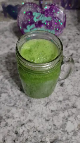 Ideas 💡 de Eliza Jugo🥤 verdes 🫚🍃🍏🥒 para energía y ayudarte con la perdida de grasa. Estos videos 📹 y fotos 📷 son de mis comidas diarias o de mi familia ya que somos keto, Low carb y comida regular. Están hechas a nuestros gusto, usted es libre de cambiar, poner o quitar cualquier ingrediente o tiempo de cocción.  