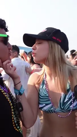 Making friendships into relationships😏 - New merch T-shirts available now!! Link in bio.. #ftworthtx #dallastx #austintx #ennistx #7thstreet #6thstreet #deepellumtx #dallastexas #bardwelltx #israelpadilla