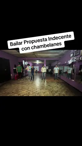 Es que la bachata es de lo que no puede faltar #propuestaindecente #romeosantos #siteinvitounacopa #bachata #hombresbailando #bailandobachata 