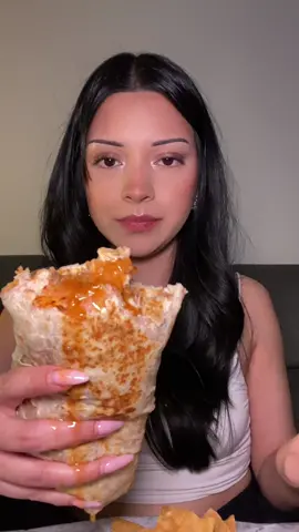 Asada burrito 🌯 the habanero salsa had me sweating 😅 #eatwithme #Foodie #mukbang 