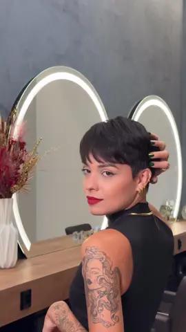 Pixie refresh ✂️ #rockthatbuzz #buzzcut #hairstylist #hairstyle #barbershop #barberlife #barberlove #barberworld #pixiecut #texture #texturedhair #pixie #pixiehair #fade #fadehaircut #shorthairideas #shorthairinspiration #haircut #hairtutorial #hairlove #shorthair #womenshair #womenshaircuts #naturalhair #naturalbeauty 