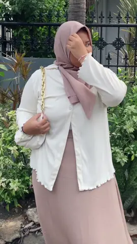 BACK IN STOCK🤍✨ Hijab Friendly outfit idea wearing Ziza Cardi, Available in 4 colours (Black, Cream, Choco, Grey) stock are very limited IDR 108,000 #bigsizefashion #atasanwanitajumbo #affiliatemarketing  Tiktokshop🫶🏻