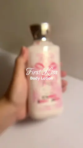 feels so luxurious and elegant ✨ tipe wangi yg manis tapi masih soft dan ga ninggalin whitecast, lovee it 💖 #slavina #slavinabodylotion #bodylotion #lotionpencerahkulit #lotionwhitening #lotion #fyp 
