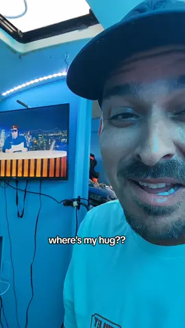 What's crazy is we tried saying that he was creepy and all the girls defended him and even when he was arrested for playing his banjo in front of some girls window there was some that swore he was innocent. the boys knew exactly what he was doing ..... #sailingwithyoshi #hug #jobtips 