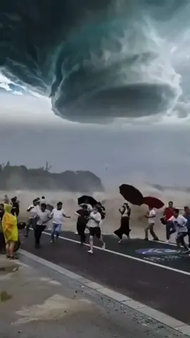 Um meteoro se aproxima 😱 #curiosidades #dadoscuriosos #fatoscuriosos #satisfatório #CapCut 