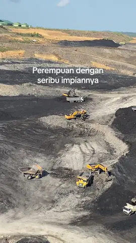 Perempuan dengan segala impiannya#kalimantantimur #tambangbatubarakalimantan #pekerjatambang #storytambang #anaktambang #tambangbatubara #malang #4u #katakata #fyp @Rexxy 
