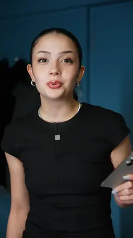 #GalaxyS24 Ultra'mın yenilikçi teknolojisi ile ofistekileri nasıl şaşırtıyorum, oynat bakalıım 😋😋 Google ile Circle To Search özelliğini deli gibi kullanıyorum zaten, tek daire hareketi ile istediğiniz her şeyi bulabiliyorsunuz bence müthiş bir detayy. Foto Asistanı için 2. en sevdiğim özellik diyebilirim, burada Sena’ya biraz insaflı davrandım ama neler yapabileceğimi tahmin etmişsinizdir😅💕  @SAMSUNG TÜRKİYE #TeamGalaxy #withGalaxy  #işbirliği 