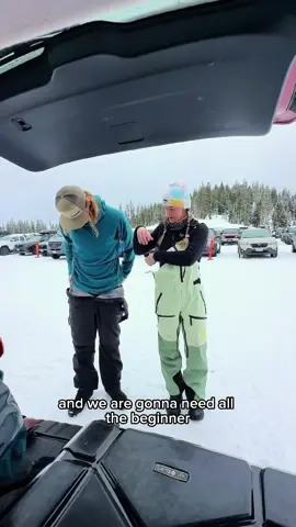 Tips for our fellow beginners 👇🏼 -LEAN FORWARD… this literally feels so wrong but you actually have way more control over your body and your skis when leaning forward. Always keep your weight over your skis! -Don’t carry a backpack: you’re already dealing with enough new things as it is. Adding in a backpack complicates everything. Leave it in the car until you’re comfortable on the skis.  -LOOK FORWARD! do not look down at your skis! Instead look in front of you where you want to go 👀 -No pizza pls! If you learn proper technique on how to turn and stop, then you shouldn’t actually be pizzaing at all! I’m SO glad we took a lesson and had feedback from an instructor bc everything online says to pizza 😂 -Be patient!! Skiing is not easy and takes tons of time and repetition… but it’s so worth it!  Are there any other tips you would give first time skiers?? . . . #skiing #skier #ski #snowday #snowfun #mtbachelor 