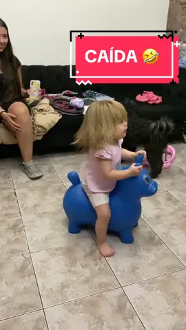 ninguna niña salió herida de este video 🤣🤣🤣 #caida #secayo #sevaacaer #fyp #parati #caidasgraciosas #niña 