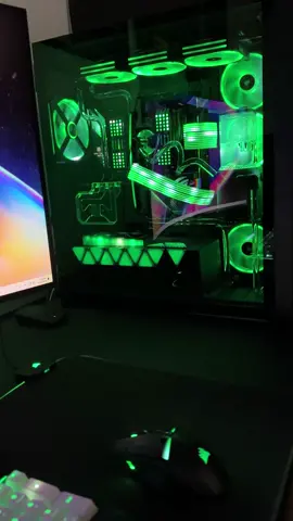 Playing with my RGB of course #signalrgb #rgblights #rgbsetup #pcgaming #pcgamer #pcmasterrace #rgbkeyboard #rgbfans 
