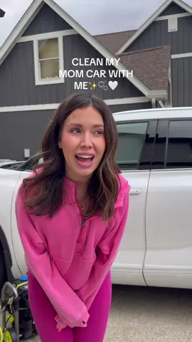 That was so satisfying🤭🫧🤍✨🫶🏼💅🏼#momoffour #cleanmycarwithme #MomsofTikTok #motherhood #momcar 