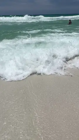 #CapCut  Counting down the days 🌊  #beach #beachvibes #florida #destin #vacation #travel #traveltiktok #travelagent 