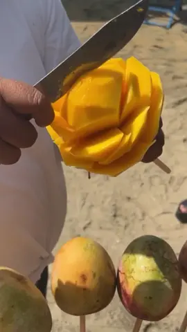 🥭NOTHING LIKE FRESH JUICY MANGOES ON THE BEACH IN #mexico #mangoes 