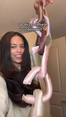 Do this to refresh your blowout 💁🏻‍♀️✨ #blowout #heatlesscurls #hair  