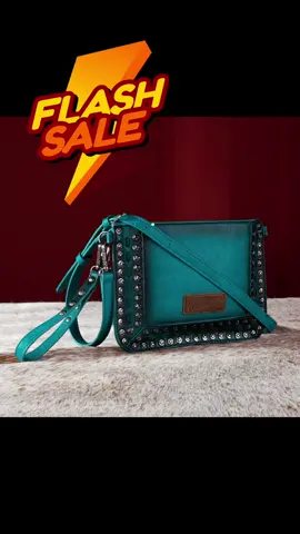 These wrangler wristlet crossbody bags are perfect fot the #rodeo #barrelracer #equestrian 