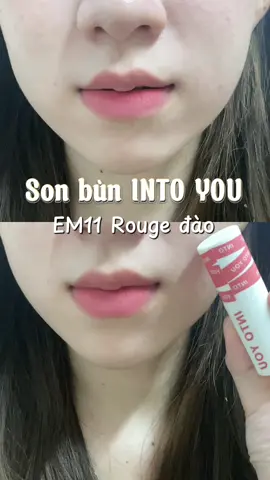 Tín đồ son tone hồng thì sao b.ỏ qua EM11 Rouge đào nhà INTO YOU được, cái màu nó ngọt ngào xĩu luôn, chất son mượt mịn khỏii phải bàn #sonbunli #sonintoyou #intoyou #sontonehong #goclamdep #lamdep #reviewson #reviewmypham #lolimeo  #lipstick #lipgloss #lipsticktutorial #xh