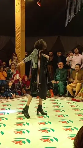 Actress Fiza Ali Performance at Mehndi Ceremony 💃💫✨ ❤️✨ #viraltiktok #tiktoker #foryou #trending #viral #babytiktok #cutebaby #fyp #tiktok #wedding #bhangra #dance #rajab #crisskross2020 #fizaaliofficial #actress 