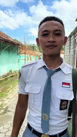 Katon yang makan eskrim, Jerry yang buang sampahnya
