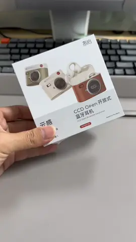 Which one do you prefer, clip-on or in-ear? The headphones are very beautiful, with exquisite workmanship. Bluetooth headphones. Wireless Bluetooth headphones. In-ear headphones. Headphones. Ear clip-on headphones. #fypシ #fypシ゚viral🖤tiktok #foryoupage #foryou #foru #foruyou