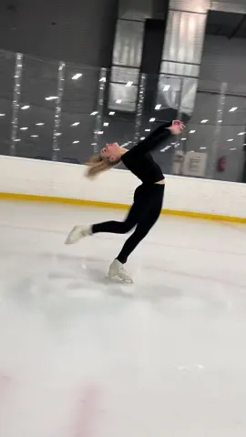 Layback spin 🌪️🤍 #fypシ゚viral #foryoupage #figureskating #figureskater #IceSkating #iceskater #laybackspin #xbycza #xbyzcafypシ 