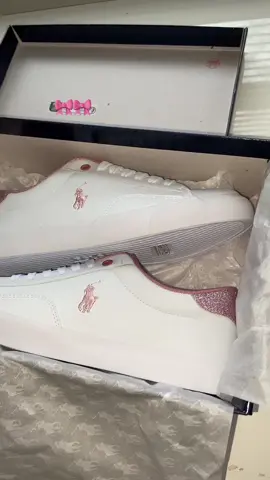 im in love🤩🤩🩷🩷#ralphlauren #shoes #pink #white #inlove #fyp #likeaboss 