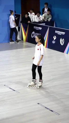 top 1 thế giới battle slalom, theo mọi người ai hay hơn #truotpatinchobe #giaytruotpatin #inlineskateclub #inlineskateacademy #giaytruot #truotpatintreem #patintimescity #daypatinhanoi #slalomskating #patinoceanpark 