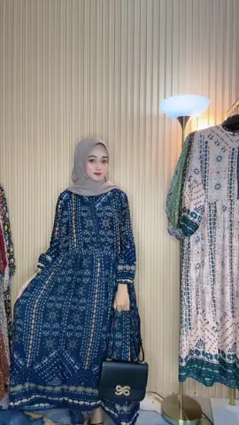 Midi dress buat ramadhan nanti 🔥 #OOTD #outfitsimpel #ootdhijab #ootdhijabsimpel #mididress #mididressbumil #ootdngemall #ootdramadhan #midi 
