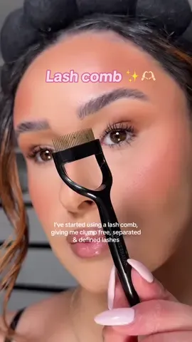 I didnt believe it at first, im growing my lashes but i can tell when i use this, my lashes look defined and clump free 👀💓 @Tweezerman UK lash comb #lashcomb #lashseparator #lashes #makeup #mascara 