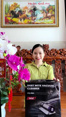 Giường ngủ là nơi có rất nhiều bụi mịn mà không phải ngày nào cũng giặt gra gối nên mình hay hút bụi giường nệm vào mỗi sáng bằng máy hút bụi Jetzt V10 Pro   #jetztv10pro #jetzt 