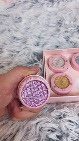 Do you like this glitter one？#fypシ #lipsync #beautyhacks #eyeshadow #makeupartist 