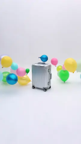 There’s only one gift worth getting. An iconic #RIMOWA Original, of course.