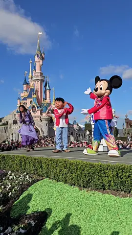 ✨ A Million Splashes of Colour Parade 2024 ✨ #disneylandparis #amillionsplashesofcolour #mickeymouse #asha #miguel 
