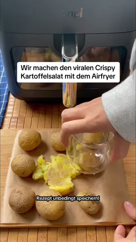 Zutaten: Vorgekochte Kartoffeln, 300g Joghurt, 2-3 EL Mayo, 1 EL Senf, Zwiebel, Gurke, Schnittlauch, Salz & Pfeffer. #airfryer #foodtiktok #FoodLover #recipesoftiktok #FoodTok #asmr #asmrsounds 