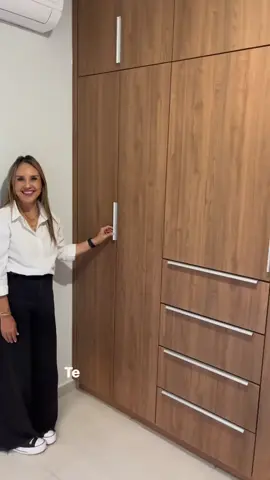 Tines un color específico en mente?  Con los Closets de Melamina puedes elegir entre una amplia gama de colores y acabados para que se adapten a tu estilo personal. Closet color Duna✨ . . #closetorganizado #closetsemelamina #estiloyfuncionalidad #hermosillo 