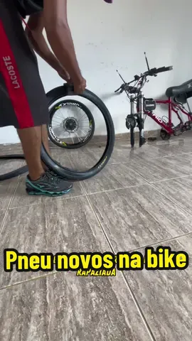 Coloquei os pneu novo ba minha bike 
