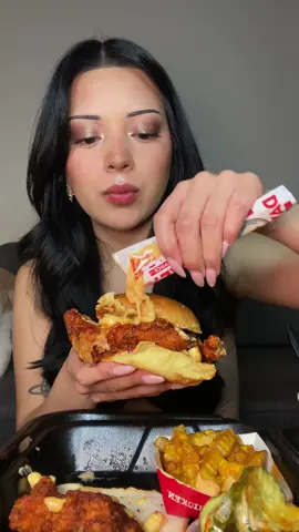Dave’s Hot Chicken mukbang 🩷 #eatwithme #Foodie 
