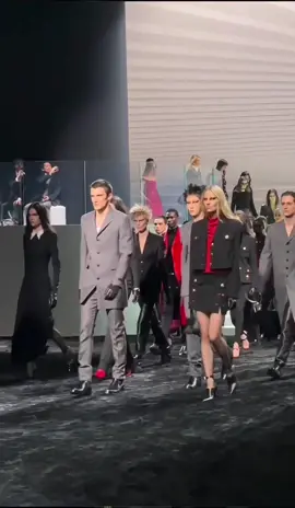 This Versace show was perfect.@Versace FW24 #versace #fashion #fashiontiktok #fashionweek #milan #fyp 