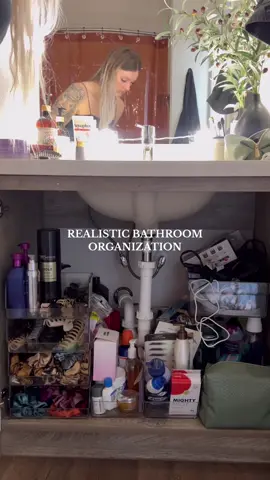 my little makeshift organization skills that nobody will see except you 😂😂 #bathroomorganization #bathroomcleaning #cleanwithme #organizewithme #organization 