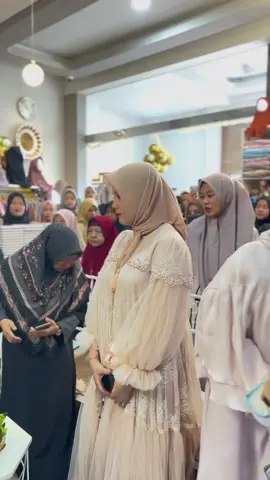 ning @naylufer di Grand opening @Farida Hijab 🖤✨#nayluverchasna #guskautsarploso 