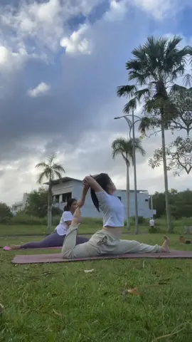 Yoga outdoor with fresh air.  #yogaflow #practicemakesperfect #practiceyoga 