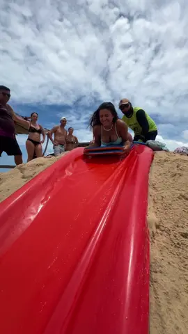 A dica é alemvantar a prancha e nao tocar na agua vai mais longe.