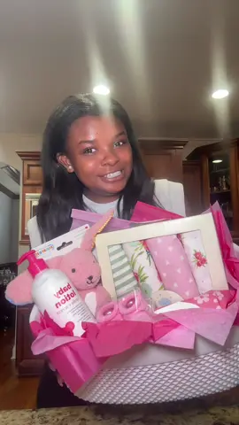 Pack @Reggie Baby Shower Gifts With Me! #itsagirl #babyshower #giftbasket #baby #momtobe #pregnant 
